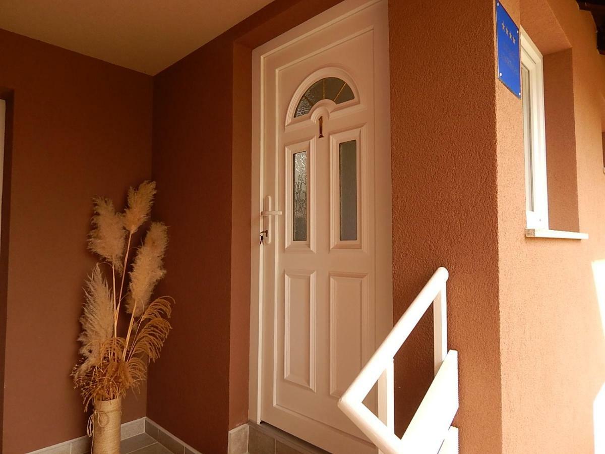 Studio Apartman Lakasa Rakovica Exterior foto